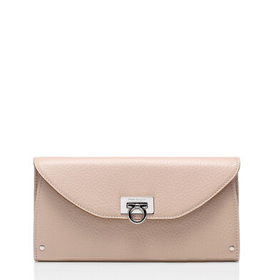 菲拉格慕官网钱包:华贵实用两不误