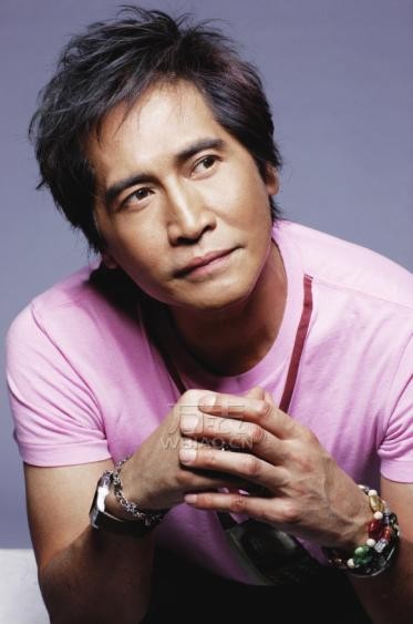 齐秦戴什么手表?小哥朴实装束展柔情不再桀骜