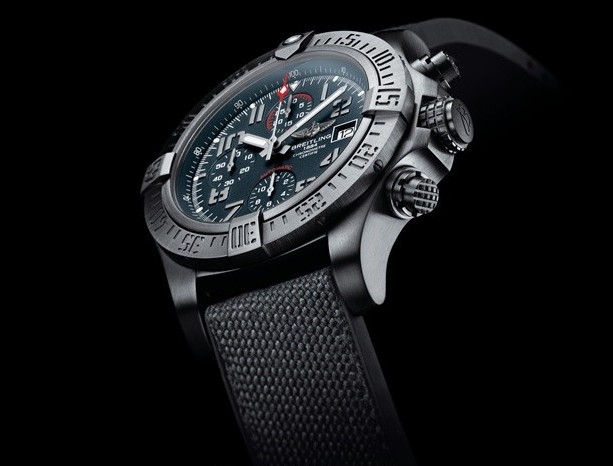 百年灵新款腕表复仇者战机劲酷登场_万表网