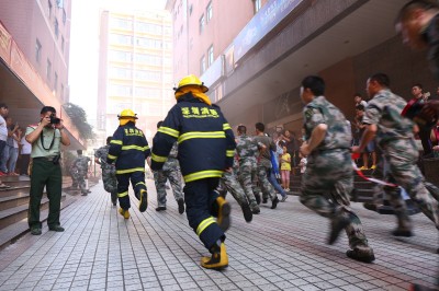 安华武装部消防实战模拟演习,增强消防知识